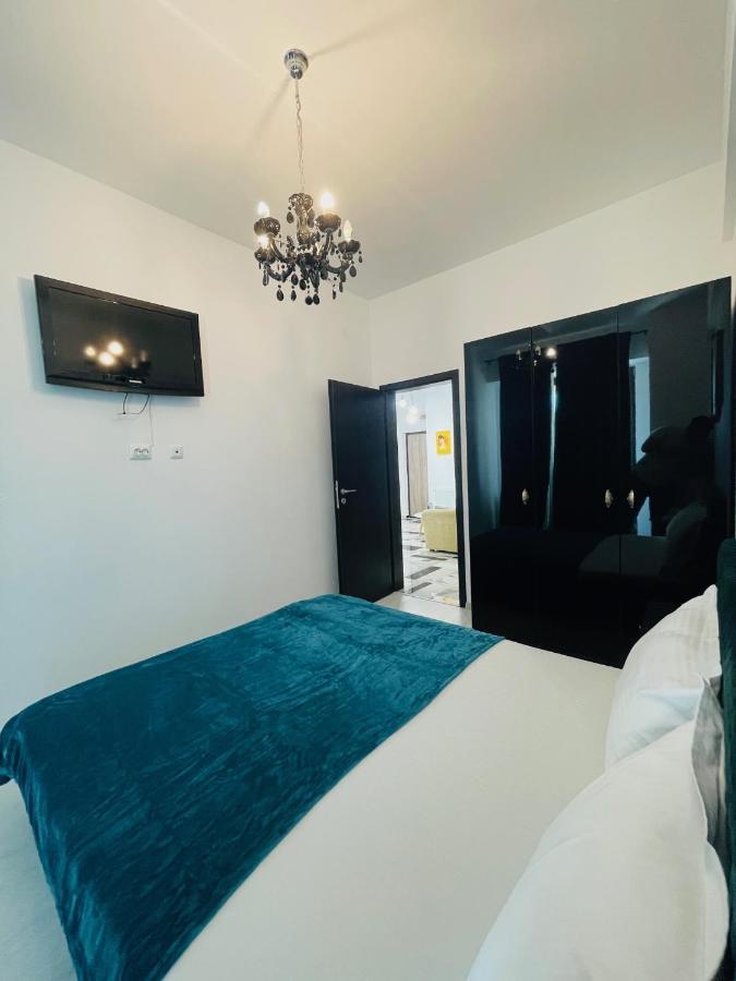 Family Apartment Near Palas Mall ยาช ภายนอก รูปภาพ
